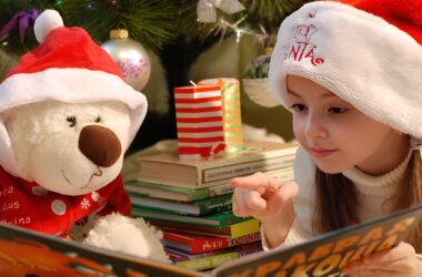 adorable-books-candle-326581